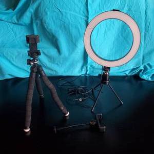 lot 2085 image: Ring Light and Tripod