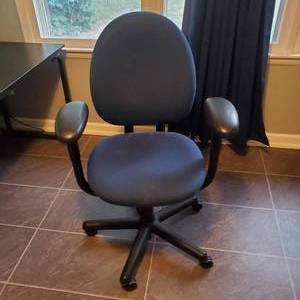 lot 2093 image: Office Chair
