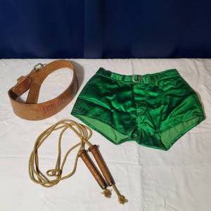 lot 2023 image: Antique Boxing Set