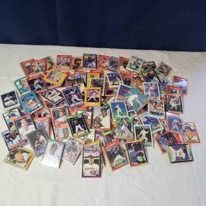 lot 2041 image: Vintage Baseball Trading Cards Lot 1