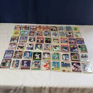 lot 2045 image: Vintage Baseball Trading Cards Lot 5