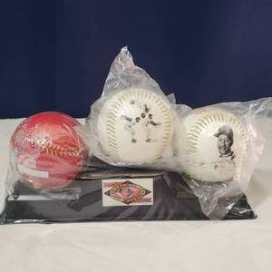 lot 2051 image: Ozzie Smith Baseball Set