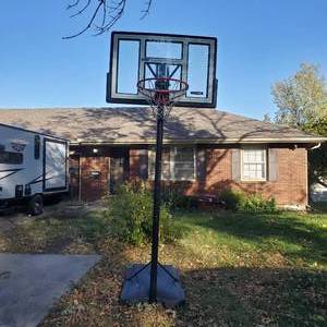 lot 2102 image: Basketball Goal