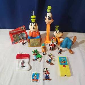 lot 2113 image: Walt Disney Goofy Lot