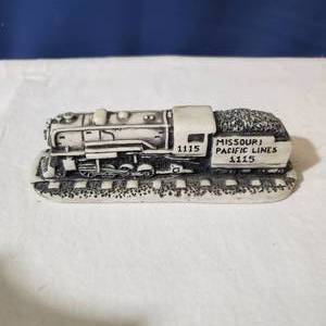 lot 2118 image: Limited Edition Train Collectible