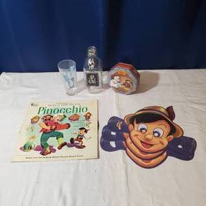 lot 2132 image: Assorted Walt Disney Bundle