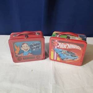 lot 2136 image: Mini Metal Lunchbox Bundle- Howdy & HotWheels