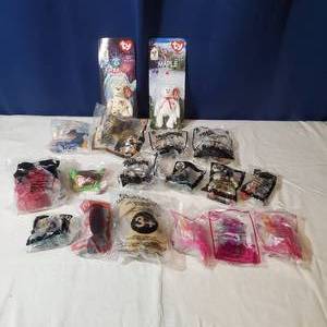 lot 2139 image: McDonalds Toy Bundle