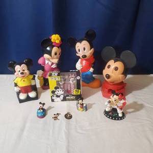 lot 2146 image: Walt Disney Mickey Mouse Bundle