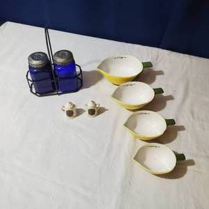 lot 2215 image: Kitchen Accessories Bundle