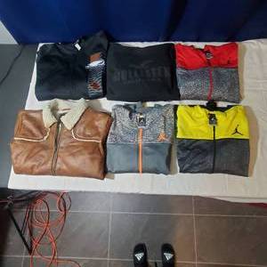 lot 2221 image: Boys Hoodies Name Brand XL