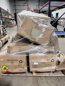 lot 4 image: Pallet of Miscellaneous Items