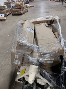 lot 5 image: Misc. Automotive-item Pallet