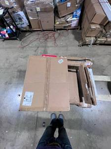 lot 7 image: Pallet of Miscellaneous Items