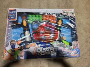 lot 1501 image: Aojie Blast Popper Set With Face Shields