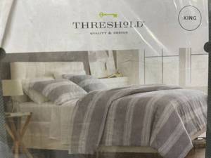 lot 1580 image: Threshold Gray Chambray Yarn Dyed Stripe Duvet Cover Set3pc KING GRADEA