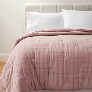 lot 1582 image: Threshold FullQueen Grid Stitch Cotton Quilt BlushMauve - Threshold designed with Studio McGee