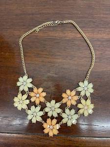 lot 7017 image: flower necklace