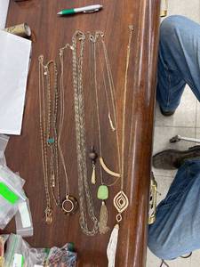lot 7020 image: necklace lot
