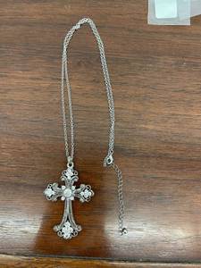 lot 7022 image: cross necklace