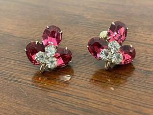 lot 7029 image: clip on earrings