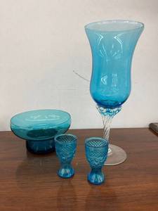 lot 7040 image: blue glass lot