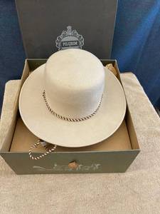 lot 44621 image: pilgrim hat