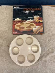 lot 44625 image: microwave muffin pan