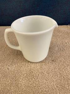 lot 44642 image: Pyrex cup