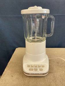 lot 44649 image: heavy glass kitchen aid blender