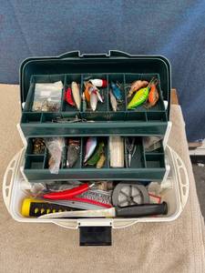 lot 44653 image: full tackle box
