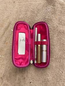 lot 44654 image: Mary Kay makeup set