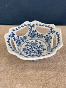 lot 44667 image: large blue & white bowl
