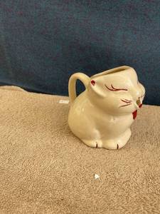 lot 44671 image: cat creamer
