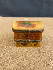 lot 44676 image: Asian box bone top