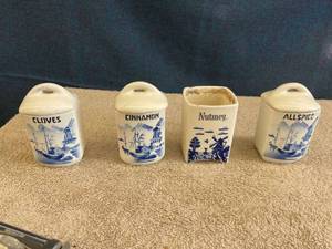 lot 44693 image: 4 blue & white spice jars