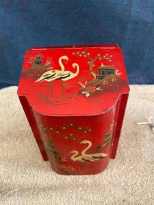 lot 44704 image: barer ware tin. made in England