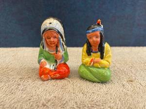 lot 44712 image: Indian salt & pepper shaker