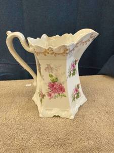 lot 44714 image: vintage flower pitcher