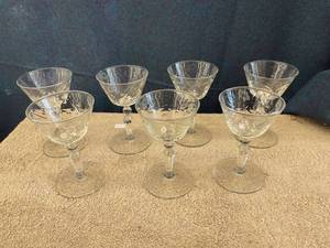lot 44716 image: 7 crystal glasses