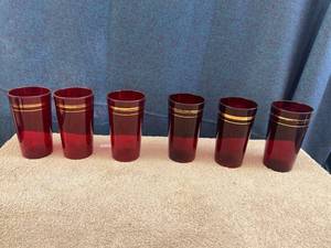lot 44718 image: 6 red glasses