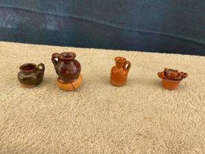 lot 44720 image: tiny pottery set