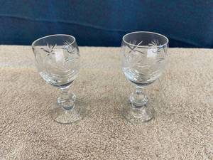 lot 44730 image: 2 crystal glasses