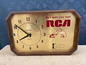 lot 44754 image: working RCA clock