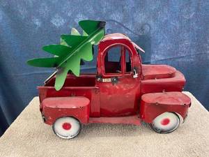 lot 44767 image: metal Christmas tree truck