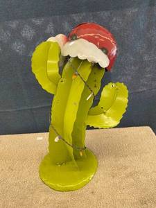 lot 44768 image: Christmas cactus