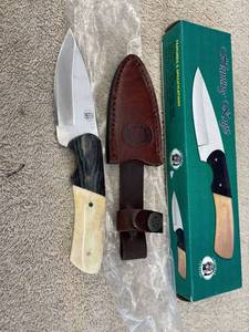 lot 44781 image: NEW chipaway hunting knife