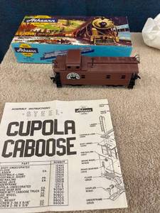 lot 44797 image: 1987 athearn cupola caboose HO