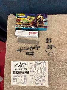 lot 44800 image: Athearn Pluto water car kit