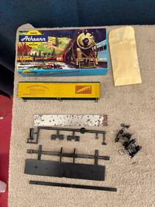 lot 44801 image: Athearn standard fruit car kit